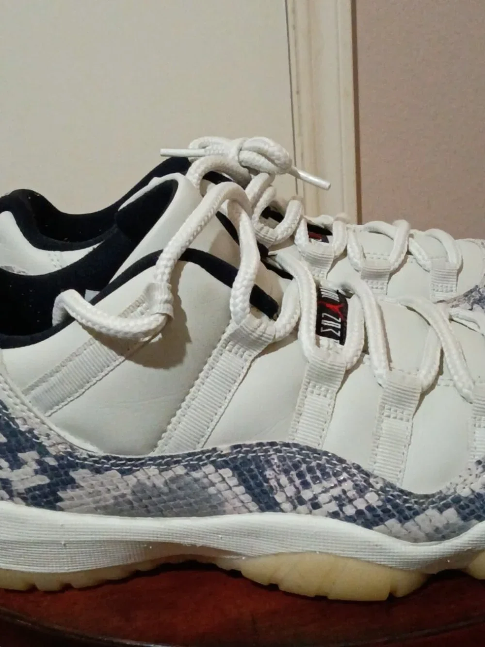 Nike Air Jordan 11 Low Snakeskin Light Bone CD6846-002 Men's Size 8
